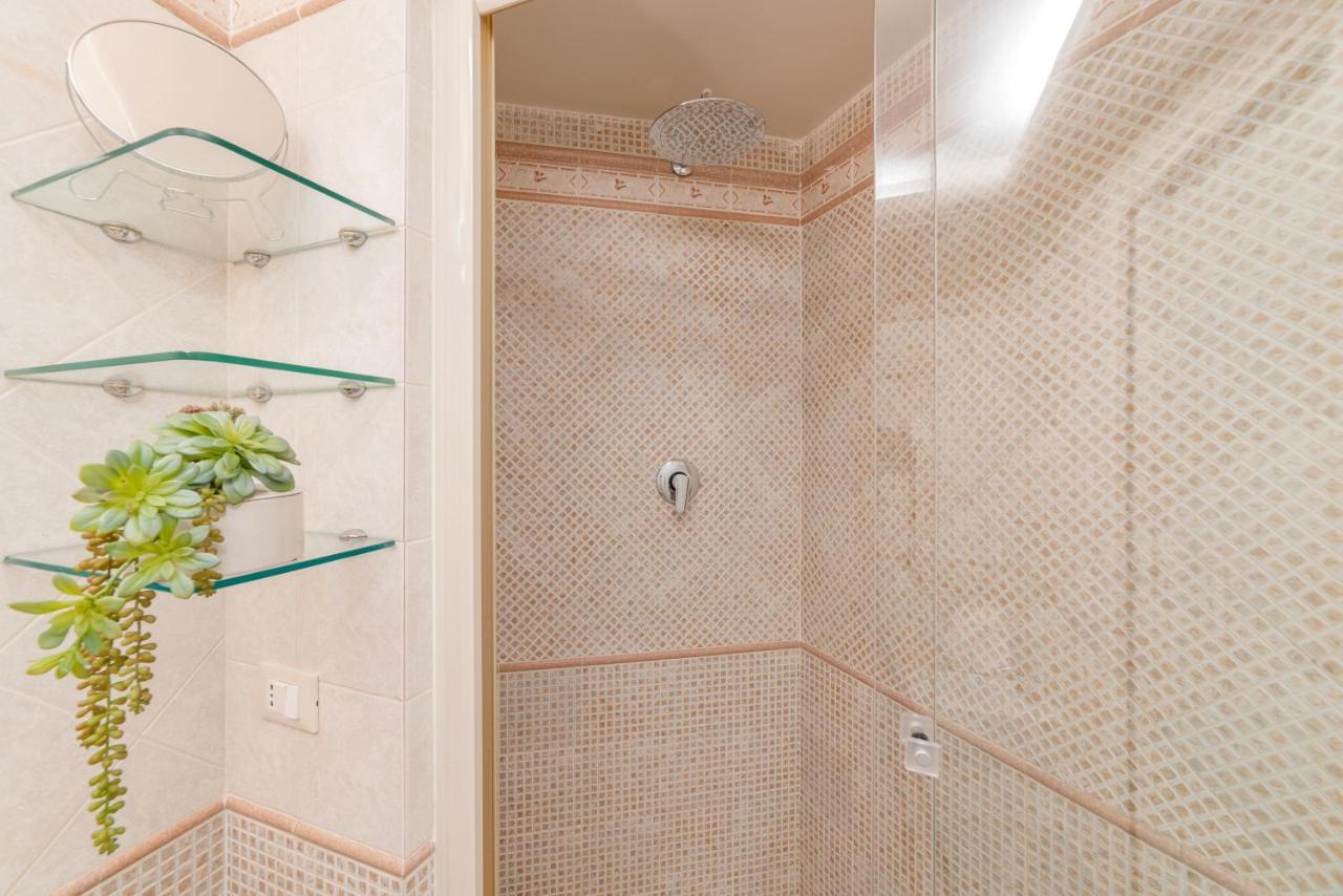 Bmga L Viapaola43 Palace โรม ภายนอก รูปภาพ